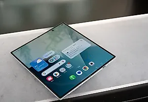 Samsung делает смартфоны-гибриды ещё прочнее: новая технология Flex Titanium