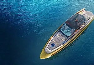 Инфлюенсеры на яхте Lamborghini: ни одной хорошей идеи не осталось