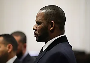 R. Kelly просит Трампа скостить срок