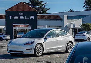 Водитель Tesla отключил автопилот, вызвав смертельную аварию в Техасе