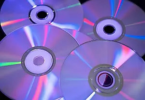 CD снова в моде: кто их ещё слушает и почему продажи растут