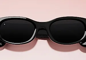 Активисты захватили остановки Лондона фейковыми рекламами Meta Glasses