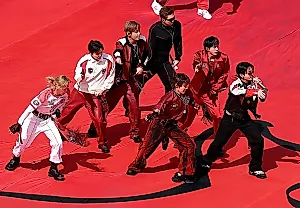BTS зажгли финал ЧМ-2026: «Dynamite» и шоу века