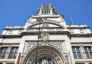 Увольнение в музее V&A: расизм или недопонимание?