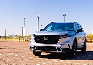 Обзор Honda CR-V Sport Touring Hybrid 2025 года: обычный герой автомобильного мира