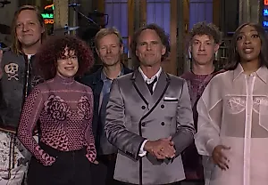 Комедия на SNL: Уолтон Гоггинс против Эго Нводим в вселенной Arcade Fire