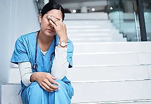 Постоянный поиск смысла и выгорание: связи раскрыты