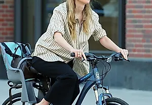 Cool-Girl Biking Outfits Give the Celebrity Street Style Scene the Pedal-and-Repeat Treatment