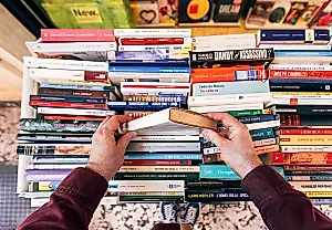 AI-компании уничтожают старые книги для обучения искусственного интеллекта