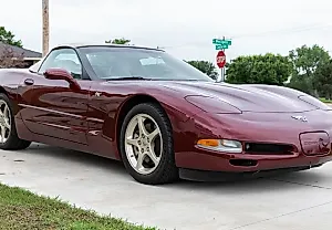 Золотая мечта: кабриолет Chevrolet Corvette 2003 года