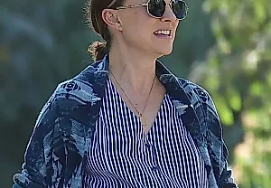 Veja’s White Sneakers Made Natalie Portman the Chicest Mom in Paris