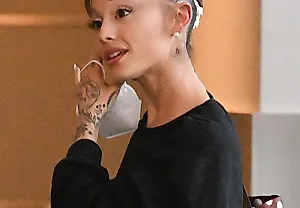 Не балетки и не туфли: гибридный стиль Ariana Grande от Sandy Liang — лучшее из двух миров