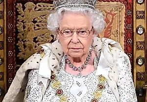 Почему Елизавету II обвинили в обиде на BBC