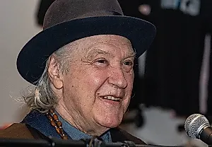 Дейв Дэйвис из The Kinks объясняет свои слова о Битлз и называет Джона Леннона «трудным»