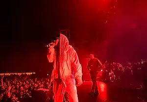 Kneecap все же отыграет на Wide Awake Festival, несмотря на громкий скандал