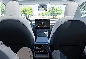 Tesla Robotaxi позорится перед запуском Cybercab