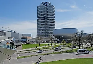 Абсурдные приключения в Мюнхене: Зачем я путешествовал за BMW Z8?