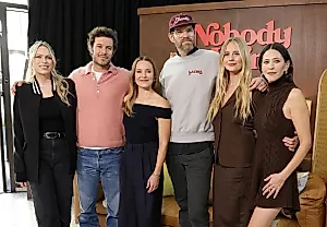 Создатель 'Nobody Wants This' Эрин Фостер: Второй сезон — то, что нам нужно!