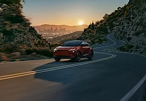 Toyota подтверждает, что полностью электрический C-HR прибывает в США