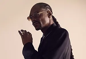 Snoop Dogg радует новым альбомом "Iz It a Crime"