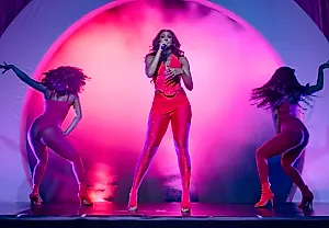 Coco Jones: Как обойтись без зонта и доехать до небес