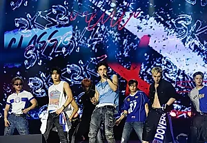 Stray Kids устроили K-pop-город в Мехико