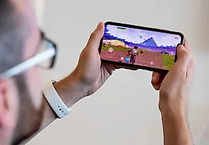 Fortnite вернулся на iPhone в США: сюрприз!