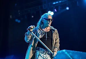 Iron Maiden Попросили Фанатов Ограничить Использование Мобильных Телефонов Во Время Тура