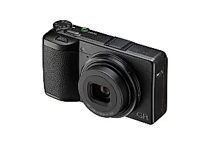 Ricoh GR IV: долгожданное обновление или вечный рестайлинг?