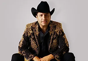 Julión Álvarez отменяет шоу в Техасе из-за визовых проблем