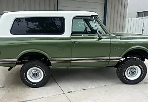 На волне ностальгии: 1972 Chevrolet K5 Blazer, который точно не боится быть полным клоном!