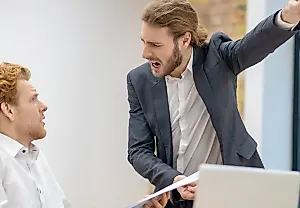 Когда сон провоцирует темную сторону личности: работа как поле битвы