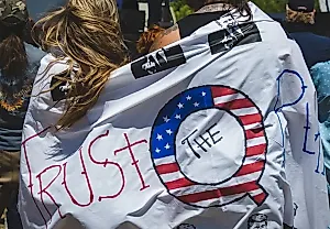 Как QAnon разрывает семейные узы: исследование, полное боли и абсурда