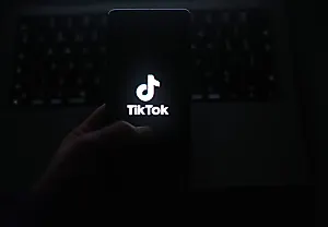 Великобритания преследует TikTok и Reddit за использование данных детей