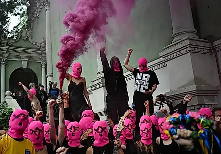 Венецианская биеннале погрязла в протестах