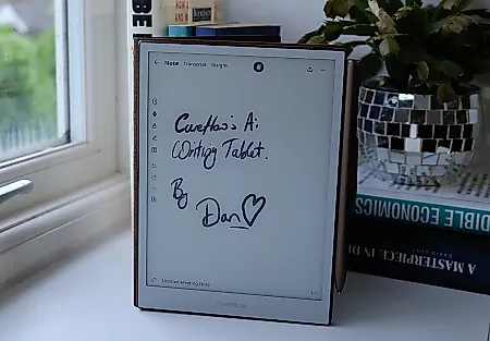 Cuneflow's e-paper writing tablet uses AI to record and transcribe meetings