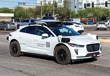 Waymo-робомобили в Атланте и Сан-Антонио продолжают попадать в затопленные дороги