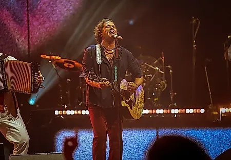 Carlos Vives снова на вершине чарта благодаря «Te Dedico»