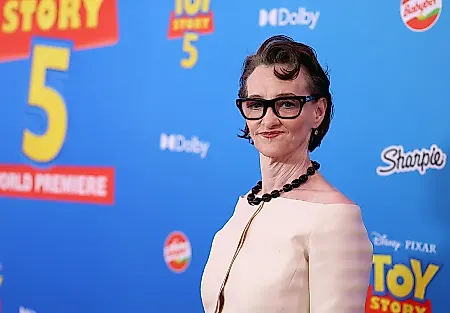 Джоан Кьюсак вышла на красную дорожку впервые за 11 лет и рассказала, куда пропадала