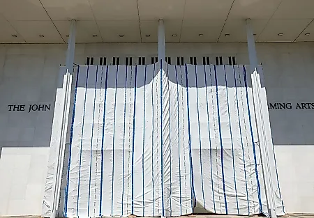 Трампа окончательно стерли с фасада Kennedy Center