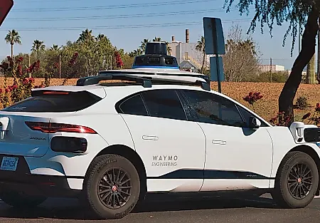 Uber прекращает сервис Waymo в Фениксе