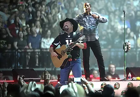 Garth Brooks запускает новый тур Blame It All On My Roots