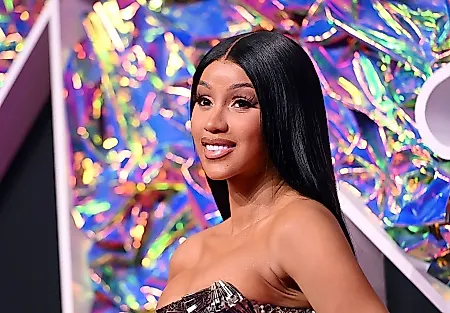 Cardi B называет дочь лучшей подругой и устраивает роскошный праздник