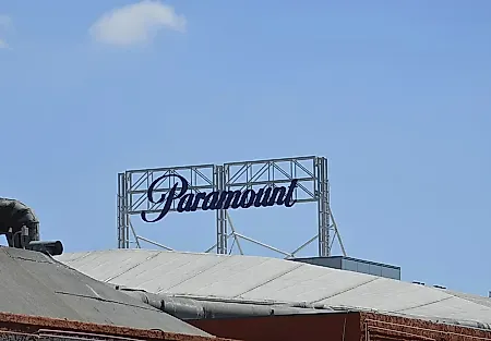 Суд притормозил слияние Paramount и Warner Bros.