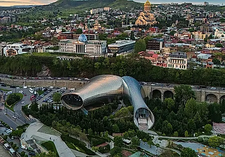 Рикские трубы в Тбилиси решено снести — здание, в котором не прозвучала ни одна нота