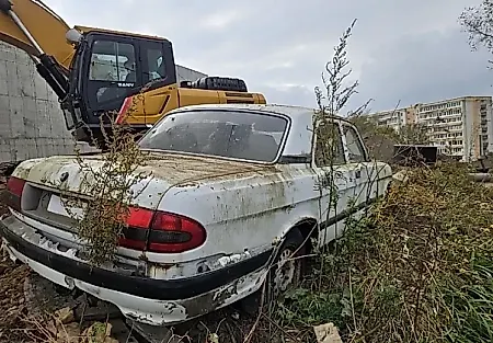 Автоюрист раскрыл правила: как убрать ржавый автохлам со двора?