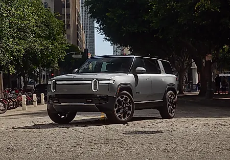 Rivian наконец слушает владельцев: долгожданные капитанские кресла в R1S