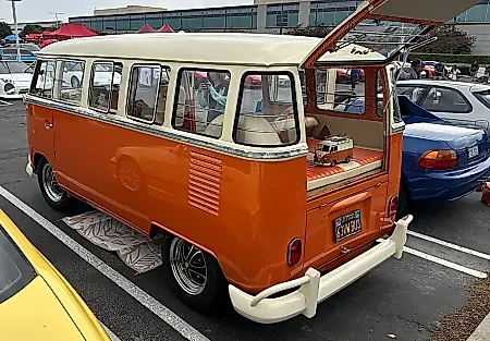 1963 Volkswagen Bus Is a Beach-Ready Cruiser