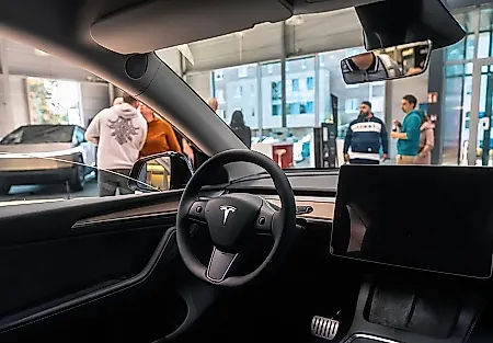 Tesla может тестировать роботакси без водителей в Остине