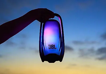 JBL Pulse 6: праздник, который включается в розетку